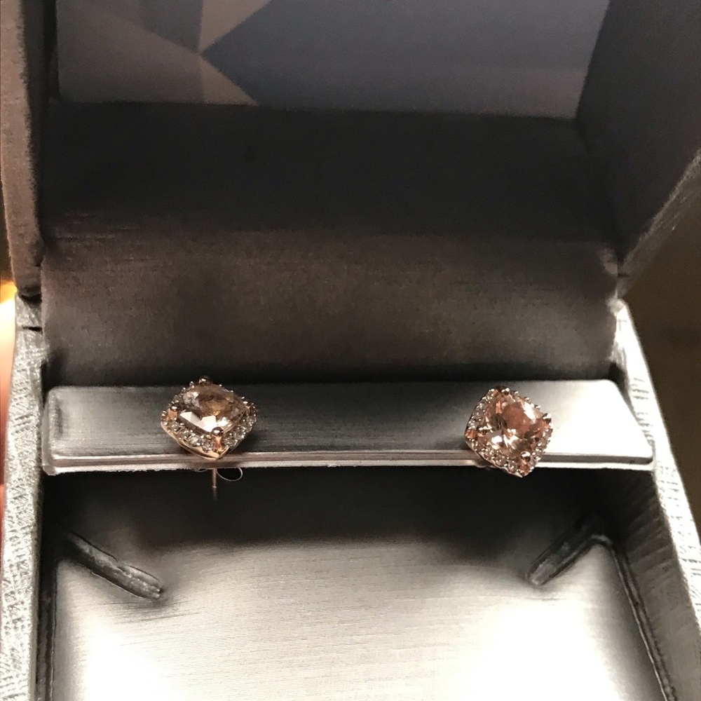 REAL🥰 ROSE GOLD DIAMOND STUDS - Picture 6 of 7